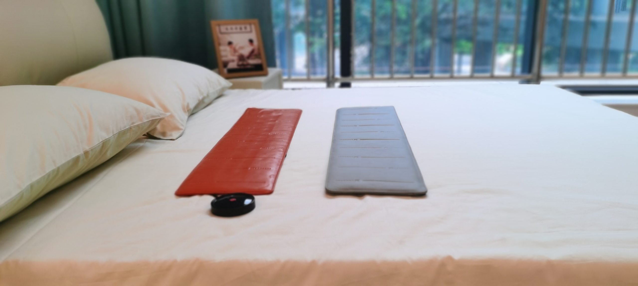 Langzhi Digital Care Pads on Bed